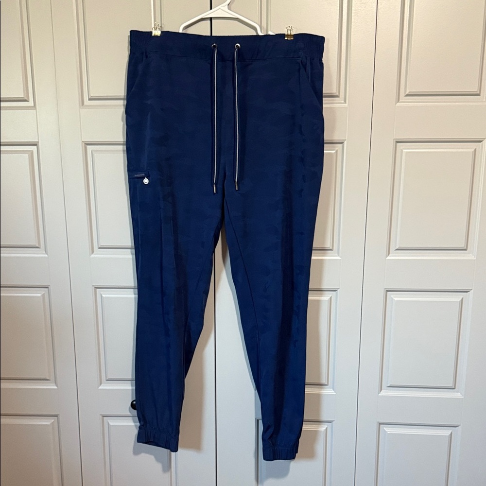 Healing hands camo scrub joggers